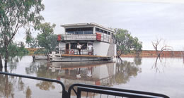 Darling River house boat